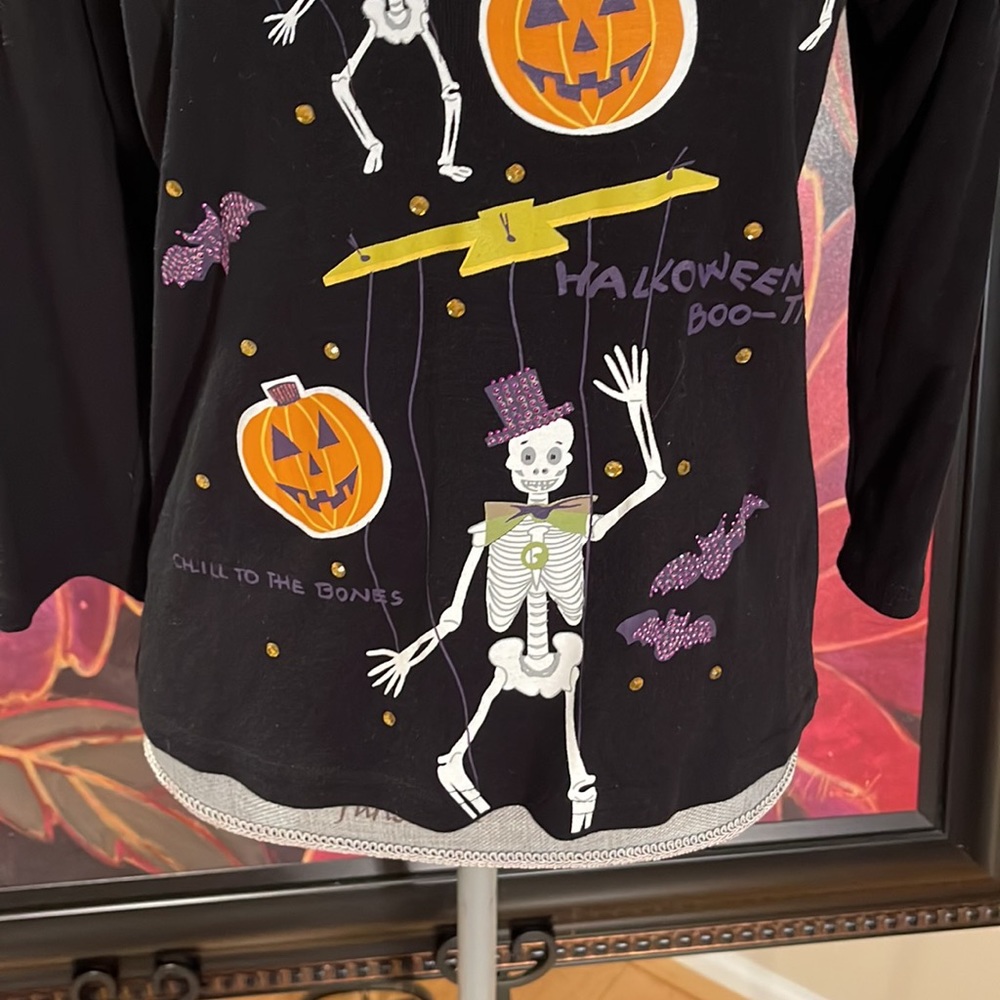 Super Cute Ornamented Halloween shirt ๐ ๐ป ๐ - Picture 3 of 6